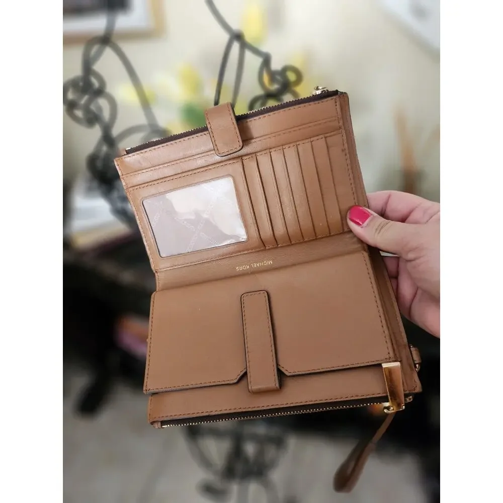 Michael Kors Jet Set Travel smartphone wallet